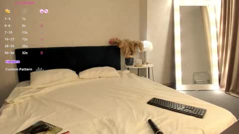 Esme Runn online show from October 2025 03:10:02 AM