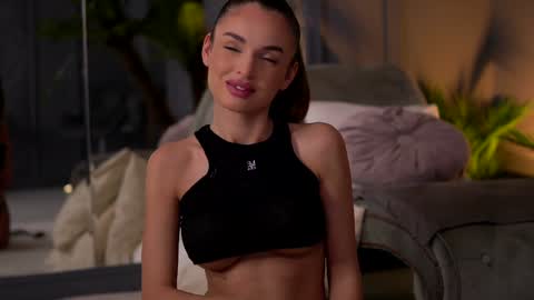 Snapshot of esmeainsley chatting on January 2025 11:23:01 PM Raluca  online show from January 2025 11:23:01 PM