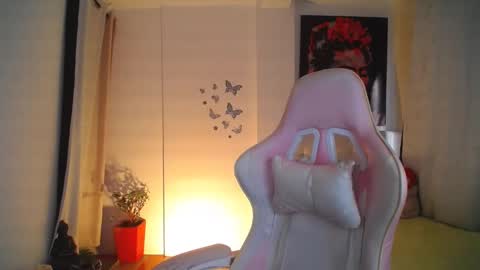 Esmeralda online show from January 2025 10:17:01 PM