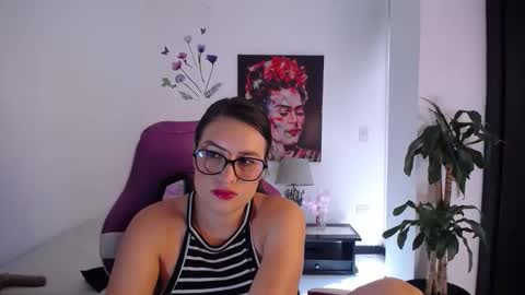 Esmeralda online show from April 2026 07:30:02 PM