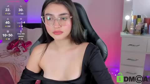 Snapshot of esmeralda_le chatting on June 2026 04:01:01 PM Esmeralda online show from June 2026 04:01:01 PM