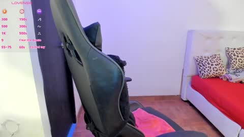 esme online show from November 2025 06:41:01 PM