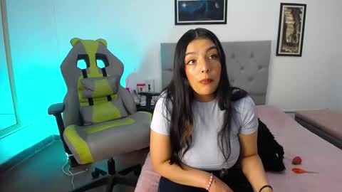 Perla online show from October 2025 04:56:01 AM