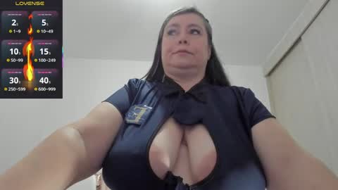 Snapshot of esmeraldo_mfc chatting on April 2026 10:12:02 PM Esmeralda online show from April 2026 10:12:02 PM