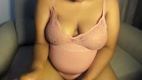 Snapshot of esmeray_ chatting on September 2025 10:13:01 PM Esme online show from September 2025 10:13:01 PM