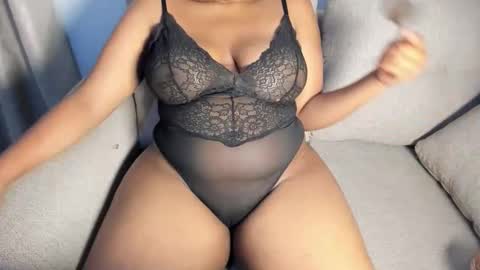 Snapshot of esmeray_ chatting on November 2025 10:54:02 PM Esme online show from November 2025 10:54:02 PM