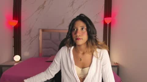 esperanzamora online show from April 2026 12:11:02 PM