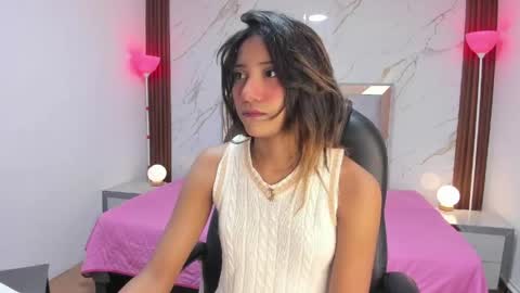 esperanzamora online show from April 2026 12:06:02 PM