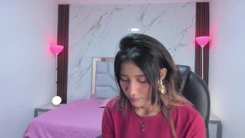 esperanzamora online show from April 2026 11:46:02 AM