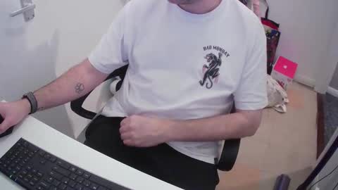 Snapshot of essex_wild chatting on January 2025 09:43:02 PM Morph online show from January 2025 09:43:02 PM