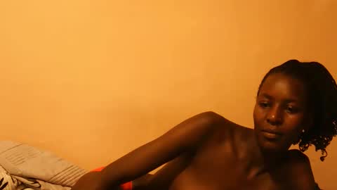 Snapshot of essie_n chatting on October 2025 02:52:01 AM Eddah online show from October 2025 02:52:01 AM