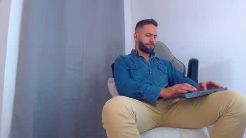 Snapshot of esteban7984068 chatting on December 2024 12:22:02 AM esteban online show from December 2024 12:22:02 AM