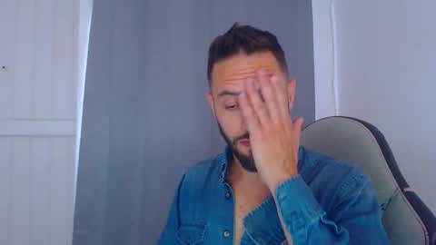 Snapshot of esteban7984068 chatting on December 2024 10:00:01 PM esteban online show from December 2024 10:00:01 PM