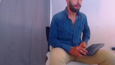 Snapshot of esteban7984068 chatting on December 2024 06:40:01 PM esteban online show from December 2024 06:40:01 PM