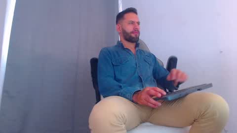 Snapshot of esteban7984068 chatting on January 2025 07:35:01 PM esteban online show from January 2025 07:35:01 PM