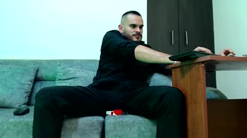 Esteban Fernandez online show from December 2025 08:29:01 PM