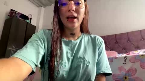 Snapshot of estefa1 chatting on June 2026 09:37:02 PM estefa1 online show from June 2026 09:37:02 PM