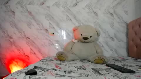 estefani robles online show from April 2026 11:20:02 PM