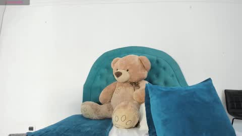 Estephany online show from December 2025 09:54:02 PM