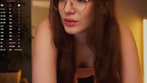 Ester online show from November 2025 10:20:02 PM