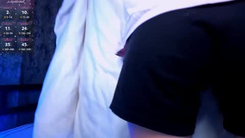 Ester online show from October 2025 12:17:02 PM