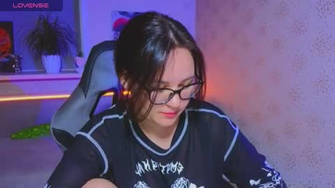 EsterPlayful online show from September 2025 04:07:01 PM