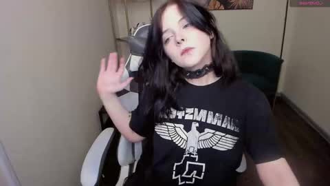 Ester  online show from March 2026 04:06:02 PM