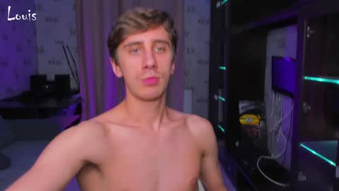 Snapshot of esthetics_boys chatting on December 2024 10:10:01 PM LOUIS online show from December 2024 10:10:01 PM