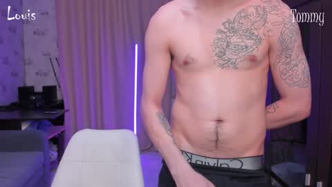 Snapshot of esthetics_boys chatting on December 2024 06:21:02 AM LOUIS online show from December 2024 06:21:02 AM