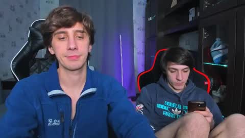 Snapshot of esthetics_boys chatting on February 2025 06:37:01 AM LOUIS online show from February 2025 06:37:01 AM