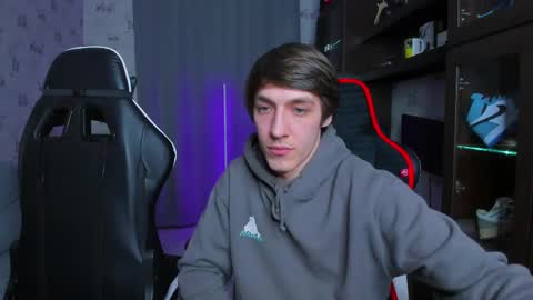 Snapshot of esthetics_boys chatting on March 2025 03:44:01 AM LOUIS online show from March 2025 03:44:01 AM