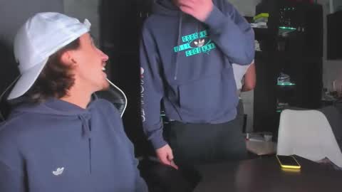 Snapshot of esthetics_boys chatting on November 2025 07:25:02 PM LOUIS online show from November 2025 07:25:02 PM