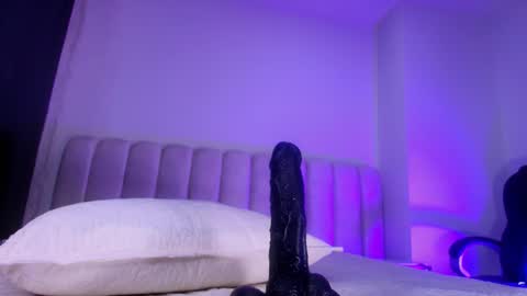 Estrella online show from November 2025 12:37:02 PM