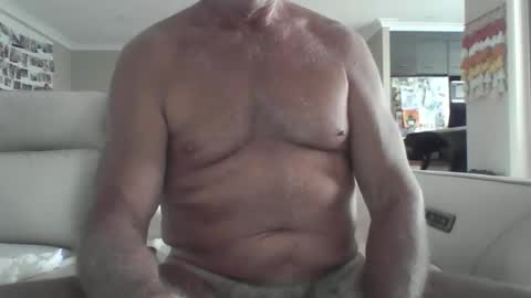 Snapshot of etextratestacle chatting on January 2025 05:24:01 AM ET online show from January 2025 05:24:01 AM