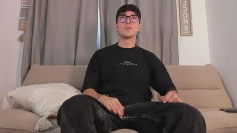 etham_wolf1 online show from March 2026 05:47:01 PM