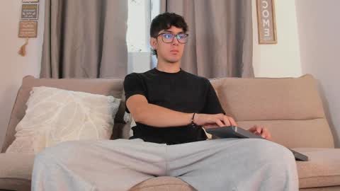 etham_wolf1 online show from April 2026 12:46:02 PM