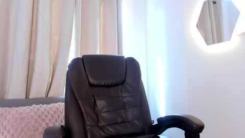 etham_wolf1 online show from April 2026 07:07:02 PM