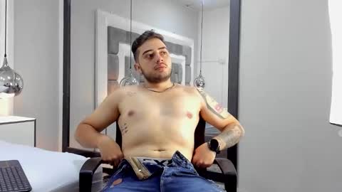 ethan_greys online show from November 2025 04:44:01 AM