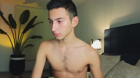 Snapshot of ethan_skiny_ chatting on December 2024 05:52:02 AM Joan online show from December 2024 05:52:02 AM