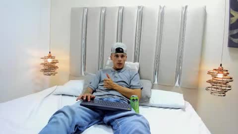 Snapshot of ethan_wolfe chatting on February 2026 06:02:01 AM Mauricio Marin Antia online show from February 2026 06:02:01 AM