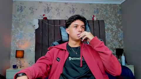 ethanlowell online show from December 2025 07:17:01 AM