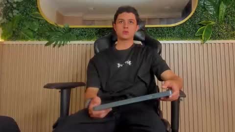 ethanlowell online show from January 2026 02:48:02 AM