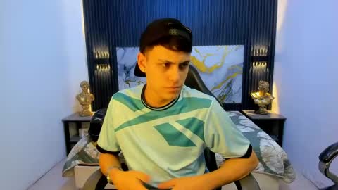 Snapshot of ethanx18 chatting on June 2026 04:25:02 AM ethanx18 online show from June 2026 04:25:02 AM