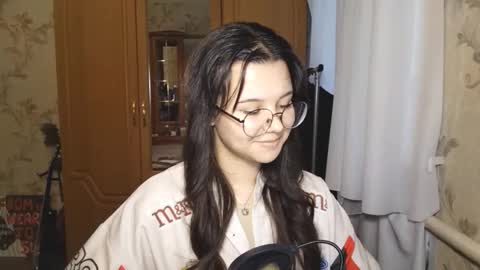 Snapshot of eugeniecarrubba chatting on May 2026 01:37:01 PM Lily 1st day online show from May 2026 01:37:01 PM