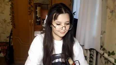 Snapshot of eugeniecarrubba chatting on May 2026 03:21:02 PM Lily 1st day online show from May 2026 03:21:02 PM