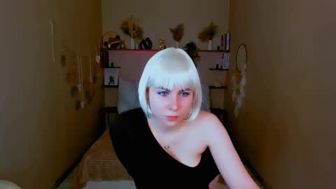 Snapshot of eva_lawrence chatting on November 2025 03:52:02 PM Eva online show from November 2025 03:52:02 PM