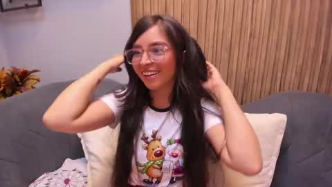 Snapshot of eva_macalliter chatting on December 2024 04:00:02 AM Angelinne online show from December 2024 04:00:02 AM