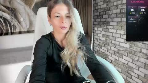 Snapshot of eva_melow chatting on September 2025 10:20:01 PM Eva online show from September 2025 10:20:01 PM