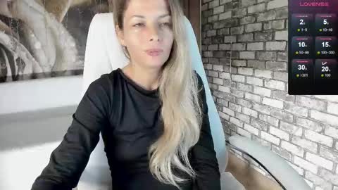 Snapshot of eva_melow chatting on September 2025 04:21:02 PM Eva online show from September 2025 04:21:02 PM