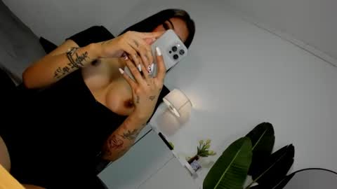 Snapshot of eva_penelope chatting on June 2026 02:32:02 AM EVA online show from June 2026 02:32:02 AM
